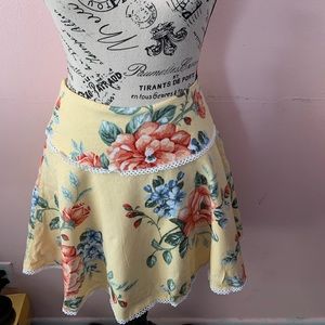 Forever 21 Havana Style Skirt 🌺!! Size Large